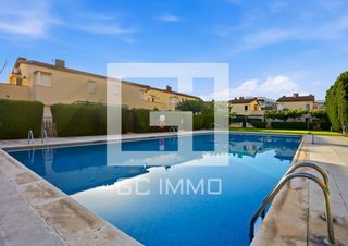 Casa in Salatar. Casa en urbanización port estrella con jardín privado y piscina