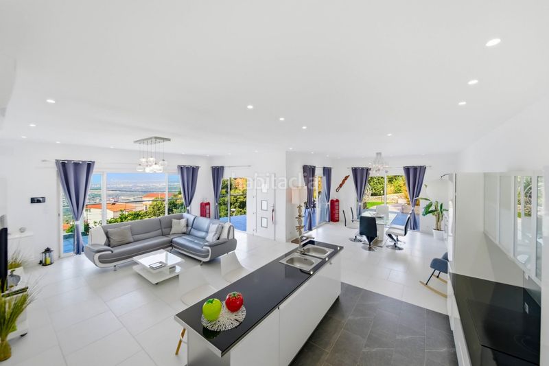 Foto 8a835a8e-d80f-4177-b598-5d8a7246bbb1. Casa amb aparcament a Nord Roses