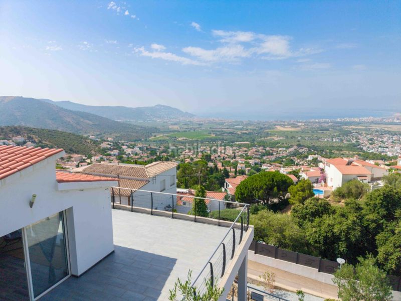 Foto e603f041-f571-4688-8d8d-2392ca621333. Casa amb aparcament a Nord Roses