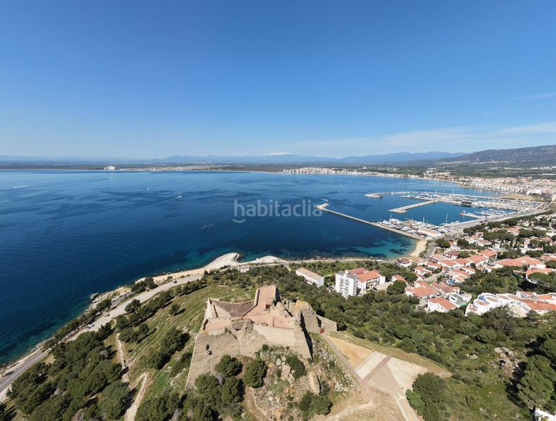 Foto ebd55873-b067-437e-96c7-805fe3653d0f. Àtic a Centre Roses