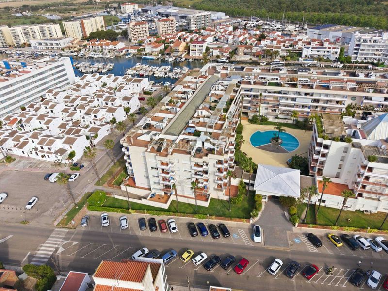 Foto 13aafae5-1bcc-4c2d-8651-448c5ea96f06. Apartament amb piscina a Santa Margarida Roses