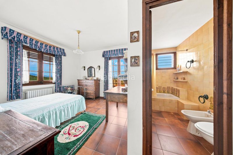 Foto b8e4e300-a74c-49e1-942a-d2fbac3e0779. Casa con parcheggio in Darnius