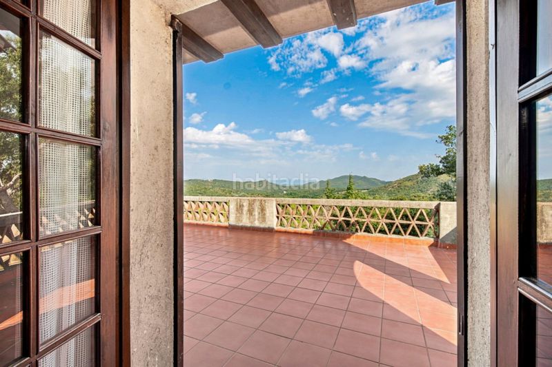 Foto f12dcbf2-5899-41fd-861b-675fd2188593. Casa con parcheggio in Darnius