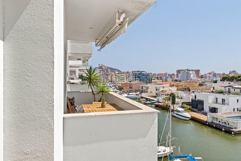 Foto fe92d1d3-01c3-4b19-bce1-82fce3647358. Apartament amb aparcament piscina a Santa Margarida Roses