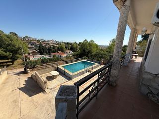 Chalet  Urbanizacion lloma molina 1. Chalet en catadau con piscina privada