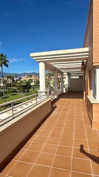 Foto d5fded7a-eb8d-4196-a06c-ea7291881db3. Dúplex amb calefacció aparcament piscina a La Concha - Resina Golf Estepona