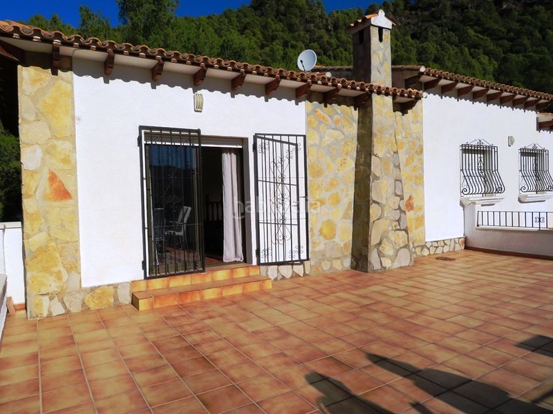 Foto dfa2a850-4784-439e-a59f-675843ef2b7f. Xalet amb xemeneia aparcament piscina a Atzúbia (L´)