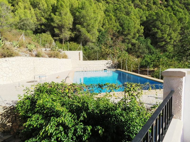 Foto f3e96491-73ad-4c37-a4fa-f45d095b103c. Xalet amb xemeneia aparcament piscina a Atzúbia (L´)