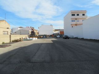 Terreny residencial a Ondara. Parcela urbana edificable, céntrica y muy bien ubicada, dando a