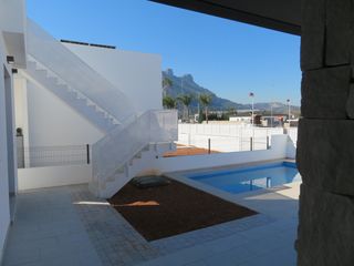 Reihenhaus en Poblets (els). Chalet adosada con jardin y piscina privada para estrenar