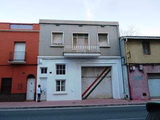 Édifice à Ondara. Nave comercial con acceso a dos calles