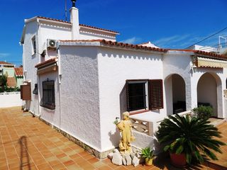 Doppelhaus in Poblets (els). Chalet pareada a 30 m del mar