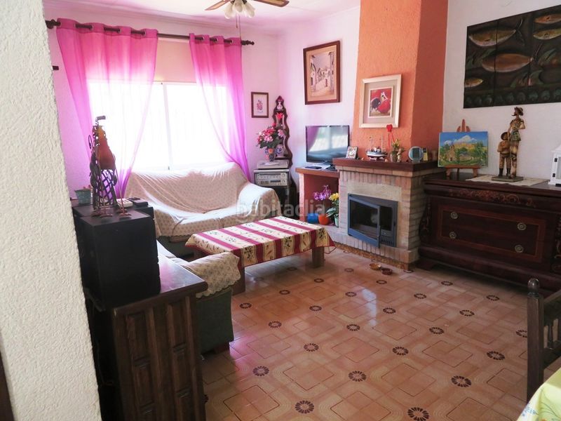 Foto c93105df-8659-4468-8a36-65c79aa3fbe8. Casa aparellada amb xemeneia aparcament a Poblets (els)