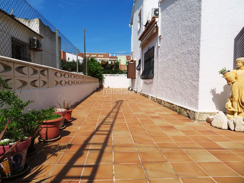 Foto df9d28b3-830c-4d5b-a6b0-64e559f2ec40. Casa aparellada amb xemeneia aparcament a Poblets (els)