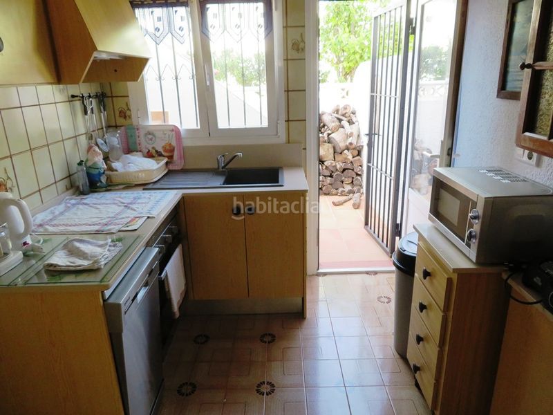 Foto f32afa34-a7b3-42de-9b9b-c6fa895f73f9. Casa aparellada amb xemeneia aparcament a Poblets (els)