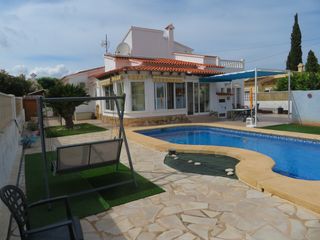 Chalet in Poblets (els). Bonita villa en buena y tranquila zona.