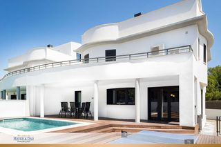 Casa aparellada a Can Pastilla. Can pastilla  2 casas adosadas con piscina y licencia de vacacio