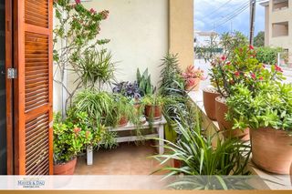 Ground floor in Capdepera Poble. Capdepera luminoso piso en planta baja con terraza, plaza de gar