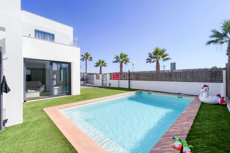 Foto 1f775e30-d352-4926-8b1c-9072a11426d6. Casa amb aparcament a Can Picafort Santa Margalida