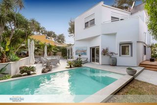 Haus in El Toro. Villa moderna cerca de port adriano con piscina, jardín y vistas