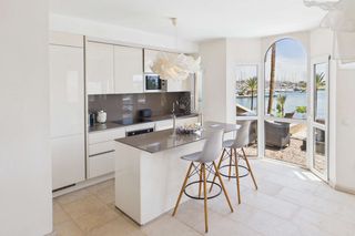 Apartament a Cort. Palma paseo marítimo  vivienda exclusiva junto al puerto, con vi