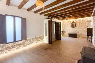 Casa in Artà Poble. Tradición y elegancia en armonía casa adosada renovada con mucho