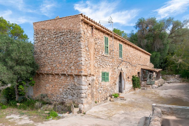 Foto da27c4a1-8ee2-4e73-adfb-7211e9a07438. Masia amb aparcament a Artà poble Artà