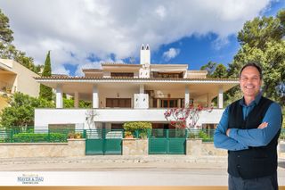 Casa bifamiliare in Cala Sant Vicenç. Una propiedad. dos viviendas. potencial ilimitado cerca de cala