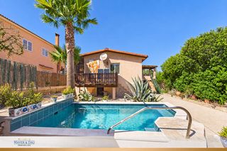 Casa in Cala Llombards. El mar a un paso una casa para enamorarse y reformar, con piscin