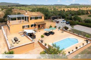 Bauernhof in Campos poble. Campos finca mediterránea con piscina de agua salada, bar piscin
