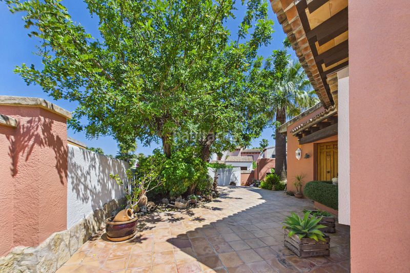 Foto db043a39-7932-4ddf-863d-b6ea2a454a6b. Casa amb aparcament a Santa Ponça Calvià