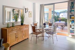 Affitto Appartamento in Cala Ratjada. Exclusivo piso de 3 habitaciones con terraza y piscina en una ub