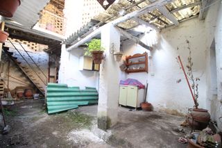 Casa  Calle san ramón 60. Se vende casa con patio a reformar en churriana de la vega