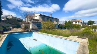 Chalet  Paseo del olivar 8. Se vende chalet a reformar en las gabias