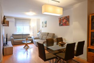 Pis a Calle camelia 15p. Se vende piso de dos dormitorios con garaje y piscina