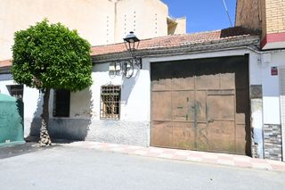 Casa adossada en Calle san ram�n 116. Se vende casa en planta baja a reformar en churriana de la vega