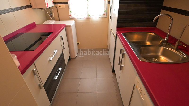 Foto 3aaa064e-4e93-4355-bb58-d6c3de7f4a60. Piso en calle covadonga 6 se vende piso de dos dormitorios con balcón en el zaidín en Granada