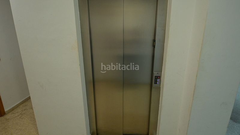 Foto 46a1adac-6d05-4e78-8e6d-0aef713f3bdf. Piso en calle covadonga 6 se vende piso de dos dormitorios con balcón en el zaidín en Granada