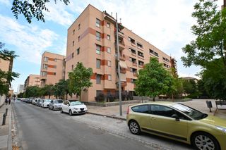 Piso en Calle covadonga 6. Se vende piso de dos dormitorios con balc�n en el zaid�n