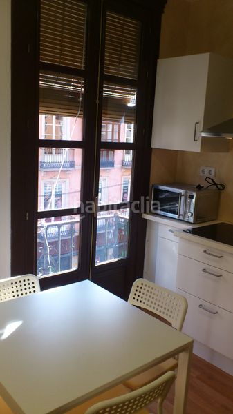 Foto f149e790-edf7-4398-9834-3fa85c6f0384. Piso en puerta real de españa 17 se venden dos pisos de uno y dos dormitorios en pleno centro en Granada