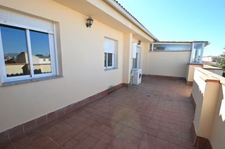 Pis a Valencia 31. Piso de 3 dormitorios con gran terraza y garaje en churriana de