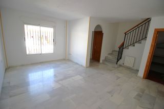Casa  Calle almudena 10. Se vende casa de tres dormitorios en híjar- las gabias