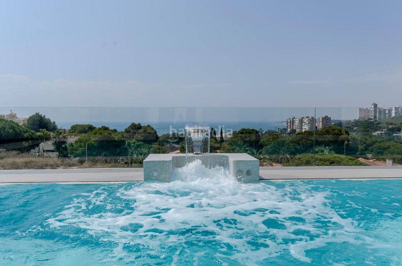 Foto b1952279-301e-466a-86a9-c371df58d87a. Chalet en Campoamor Orihuela