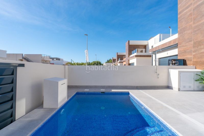Foto cdf86398-e3e2-41e5-beec-7ced23ffb3c5. Chalet en Daya Nueva