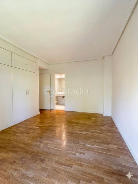 Foto 3c520282-9047-4887-99a1-edb8337a0fb5. Planta baixa amb calefacció aparcament piscina a La Moraleja