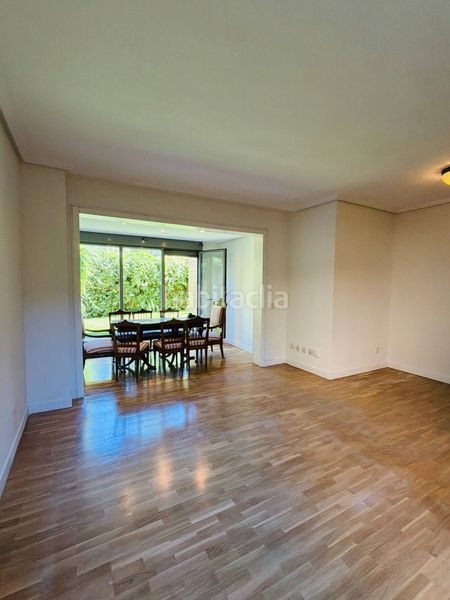 Foto 3de80dca-4a5e-4648-b878-92882c6fee7a. Planta baixa amb calefacció aparcament piscina a La Moraleja