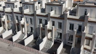 Reihenhaus in Monte y Mar. Vivienda con un estilo arquitectónico moderno y de primeras cali