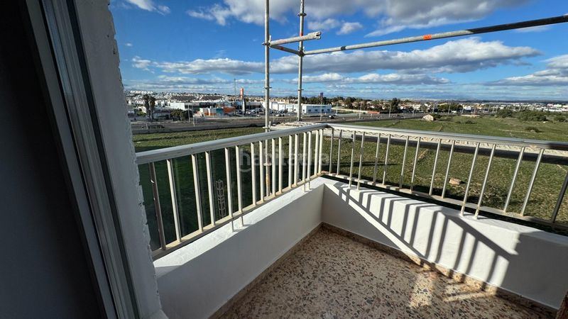 Foto 9e9f4895-074e-4ab5-94ba-899834631002. Apartament amb piscina a Punta Prima Torrevieja