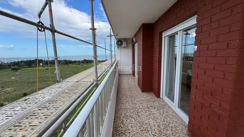 Foto a6d65aa4-49fe-4f47-b72f-000a80285784. Apartament amb piscina a Punta Prima Torrevieja