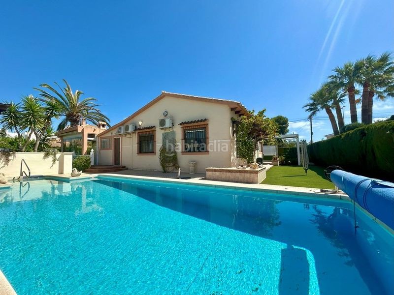 Foto 22ca435b-f439-4d9c-9243-993d08409467. Casa amb piscina a Cabo Roig Orihuela